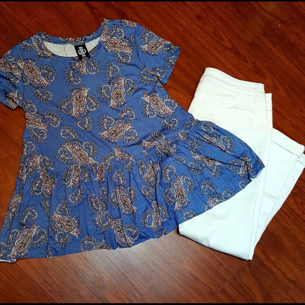Agnes & Dora Relaxed Ruffle Tee Sz L